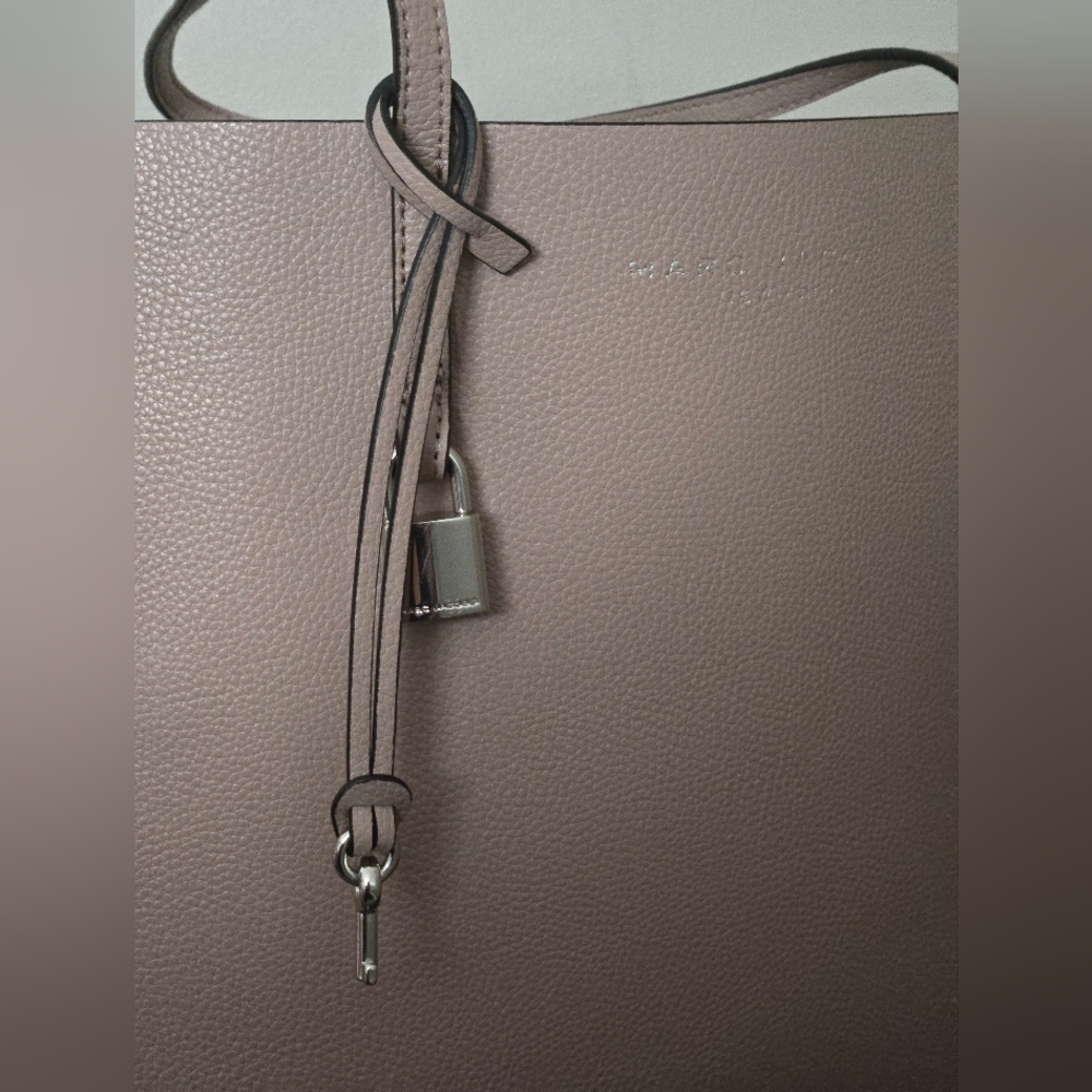Marc Jacobs Blush Pink Leather Tote with Gold Charm - Picture 8 of 10